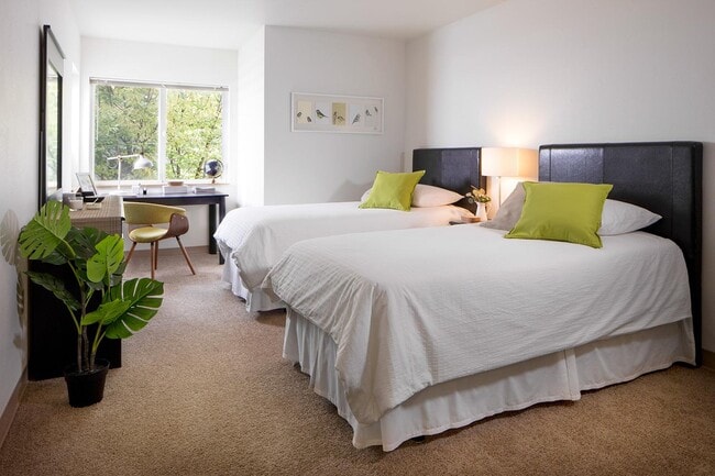 Building Photo - Goose Hollow Plaza