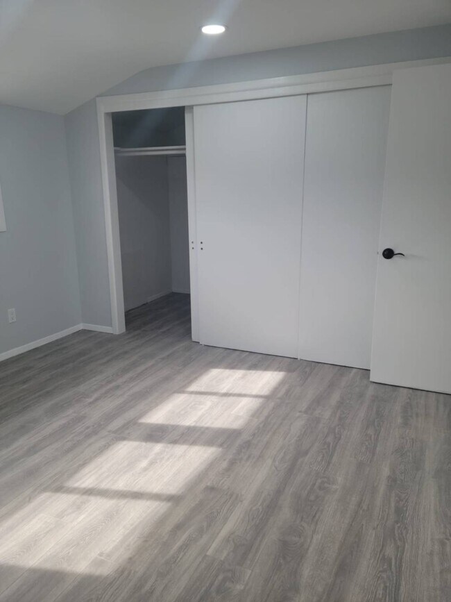 Building Photo - 8 Hardy Ln