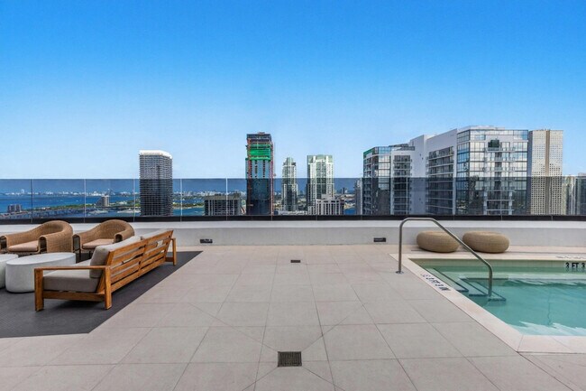 Building Photo - 225 N Miami Ave