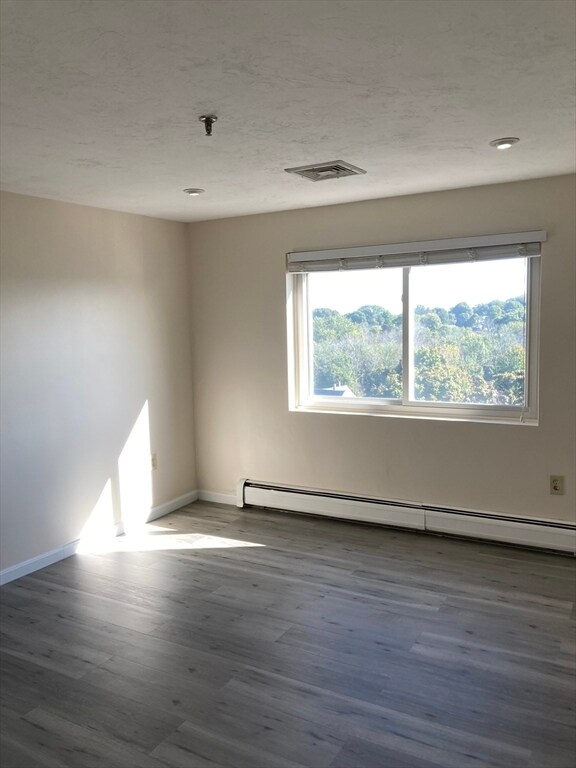 Building Photo - 230 Willard St