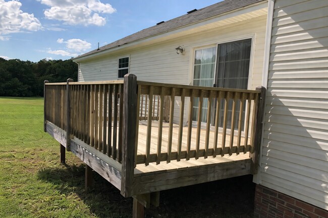 Building Photo - Gorgeous and Spacious Country home located in Camden County.