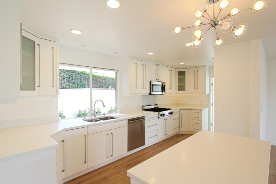 Building Photo - 7353 Pyramid Pl