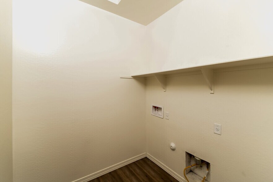 Building Photo - 480 W White Sands Dr