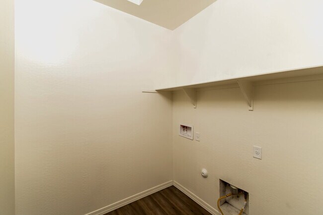 Building Photo - 480 W White Sands Dr