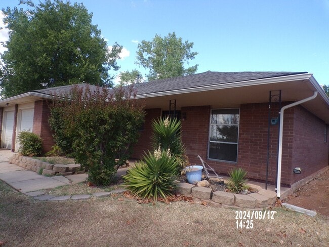 Building Photo - Pets negotiable with owner approval