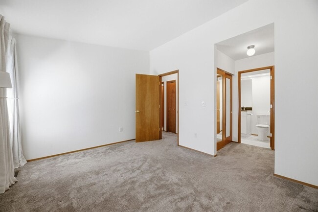 Building Photo - Lakewood Tri-Level