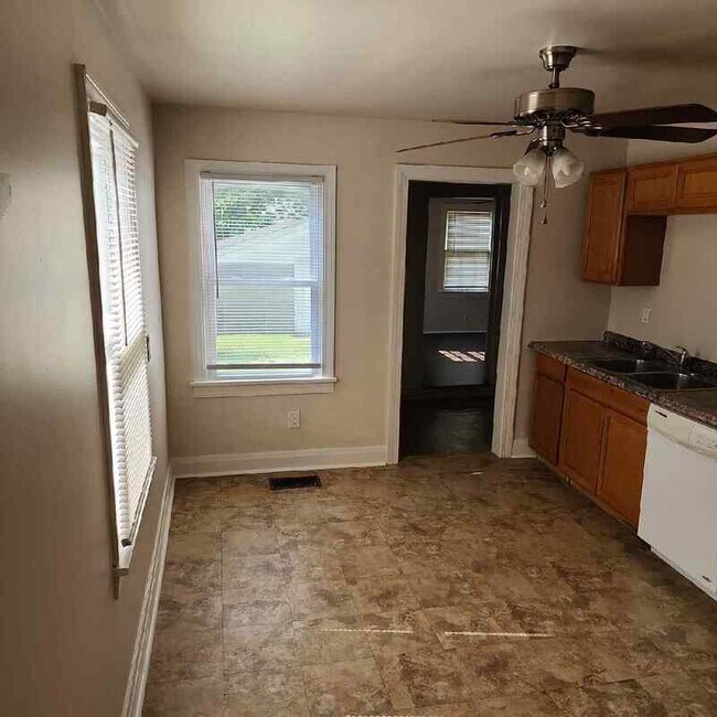 Building Photo - 936 Camden Ave