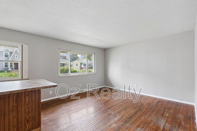 Building Photo - 4111 Parrakeet Ave
