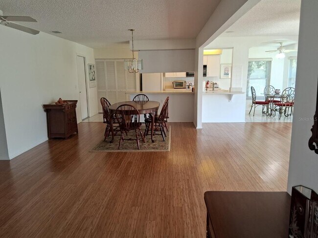 Building Photo - 9142 Cotswald Way