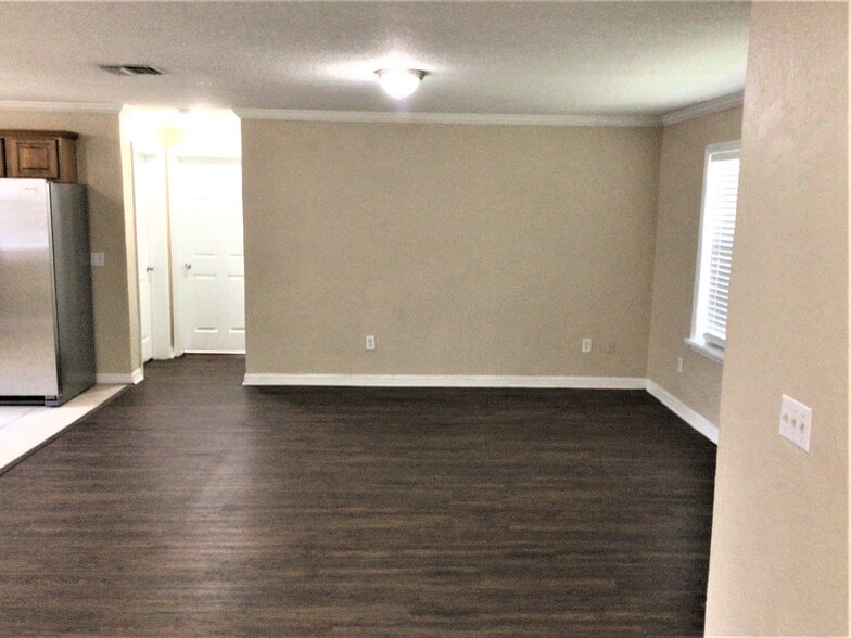 Building Photo - 245 Oak Run Ct