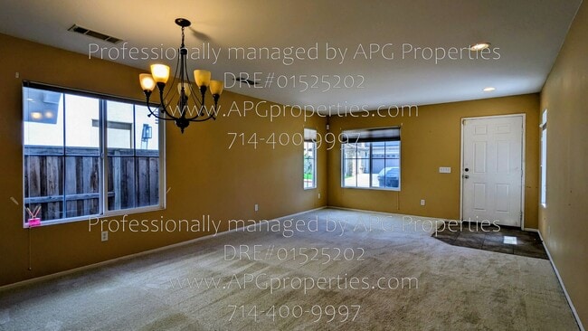 Building Photo - 2439 N Cameo Ct