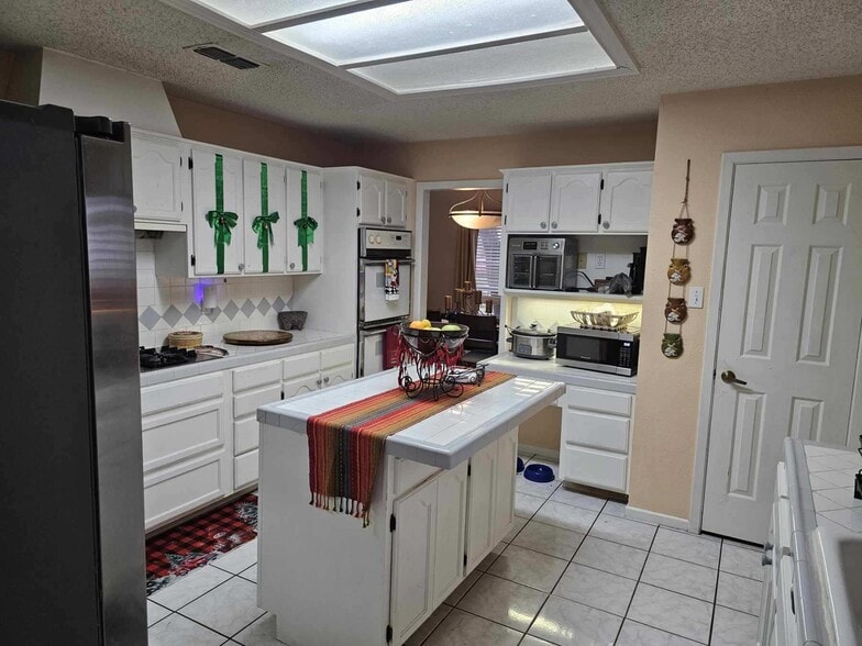 Building Photo - 5523 Timber Trace St