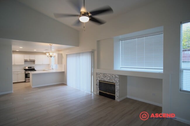 Building Photo - Move-in Ready 2 Story Home in Desirable Neighborhood!