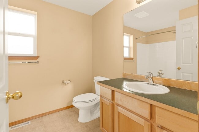 Building Photo - Beautiful 4 bedroom 2.5 bath in Maple Valley