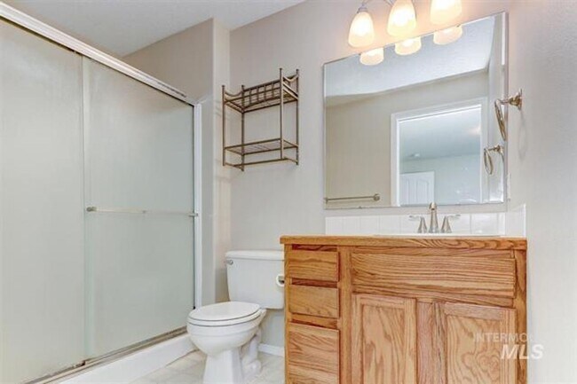 Building Photo - 4 Bedroom 2 Bath with RV Parking 2 Car Gar...