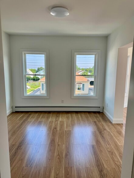 1 Bedroom Livingroom - 741 Somerville St