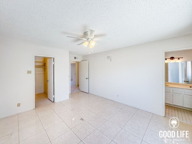 Building Photo - Spacious 3BD/2BA Home in Oceanside with Large Backyard, W/D & Attached 2-Car Garage