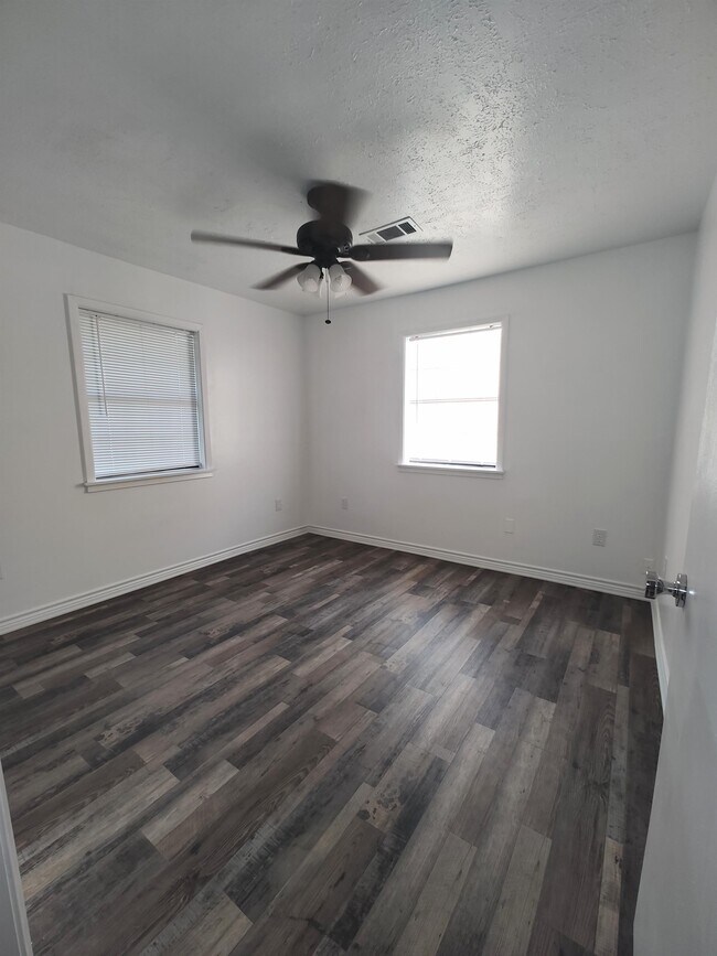 Building Photo - 105 Lumberton Dr