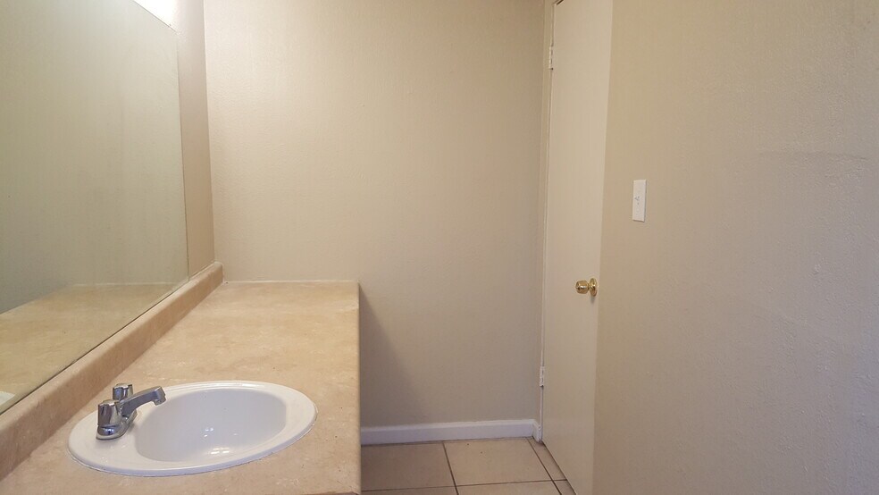 Building Photo - 1123 E Sierra Vista Dr