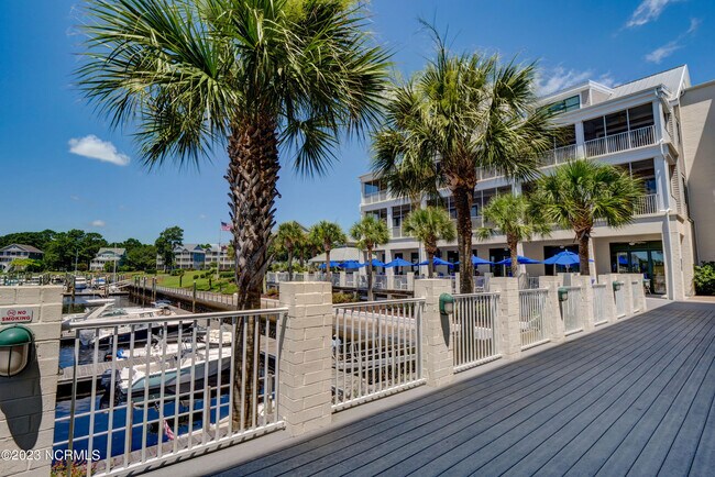 Building Photo - 3350 Club Villas Dr