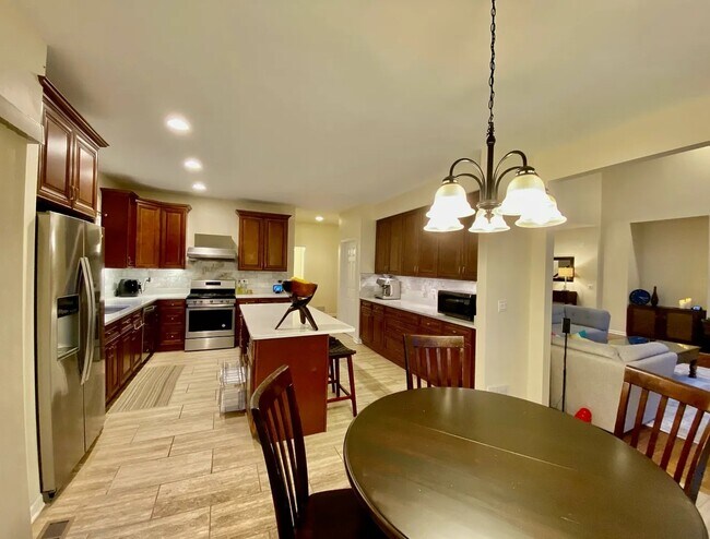 Building Photo - 3220 Indian Creek Dr