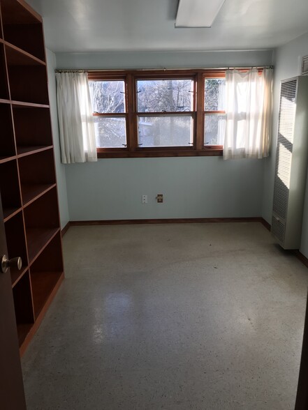 Building Photo - 1525 Van Buren St