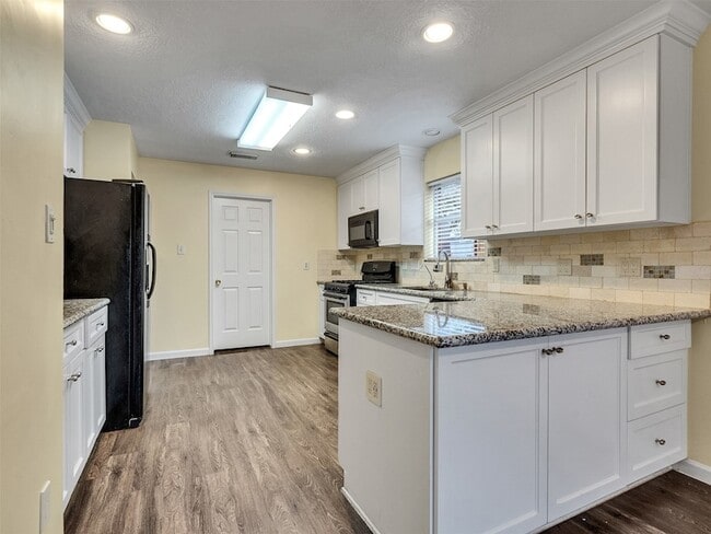 Building Photo - 1814 Oak Valley Dr