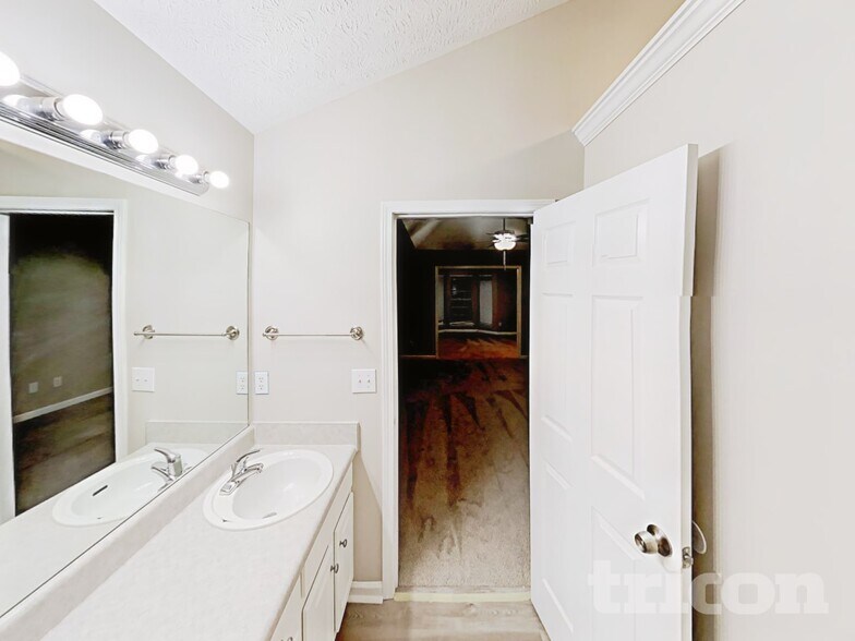 Building Photo - 94 Oakview Dr