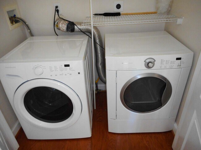 Building Photo - 608 Green St