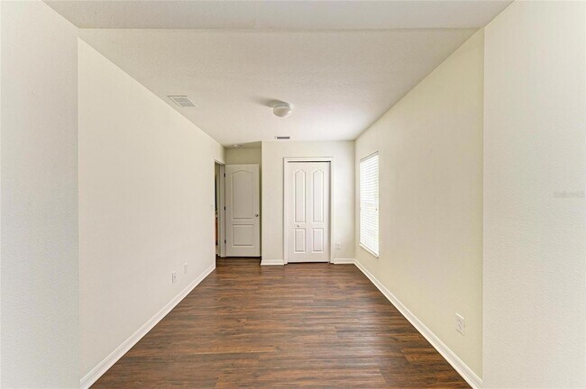 Building Photo - 15121 Searobbin Dr