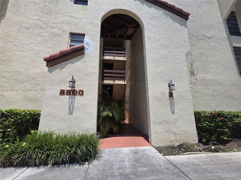 Building Photo - 8800 SW 123rd Ct