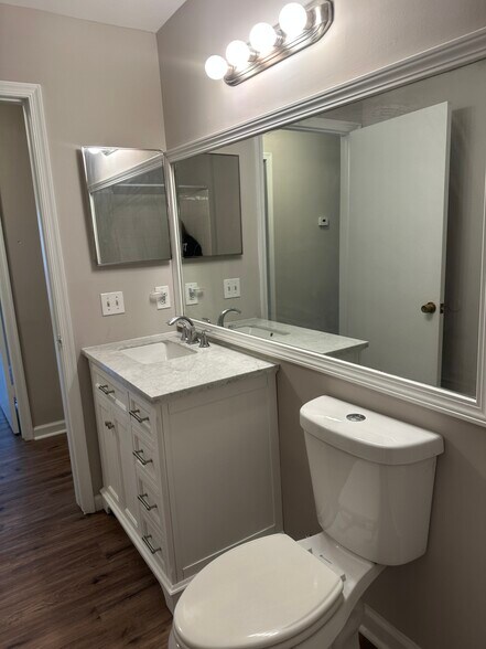 Building Photo - 37 Mendrey Ct