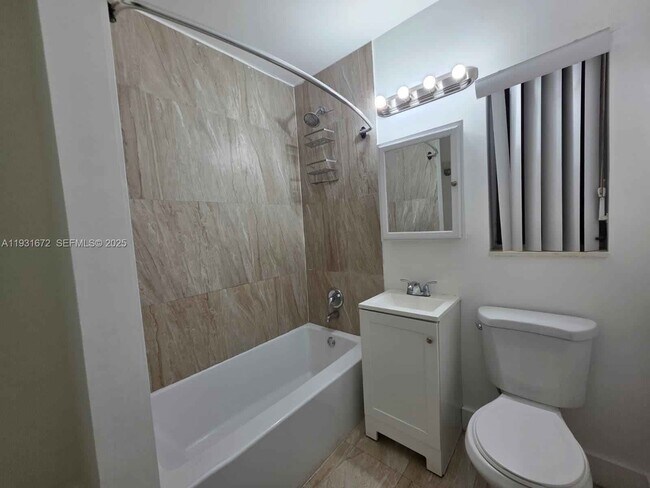 Building Photo - 1267 NE 117th St