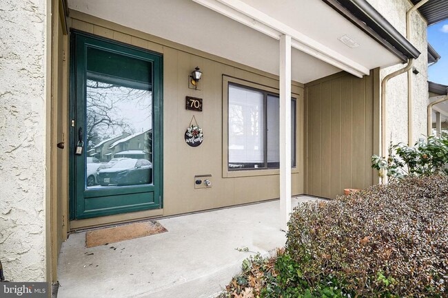 Building Photo - 70 Hampshire Dr