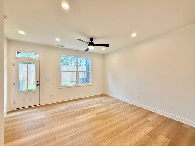 Building Photo - Newly Built 4BD, 3.5BA Northeast Raleigh Townhome in a Great Location