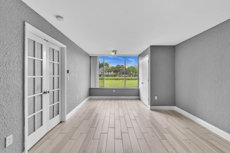 Building Photo - 2851 N Oakland Forest Dr