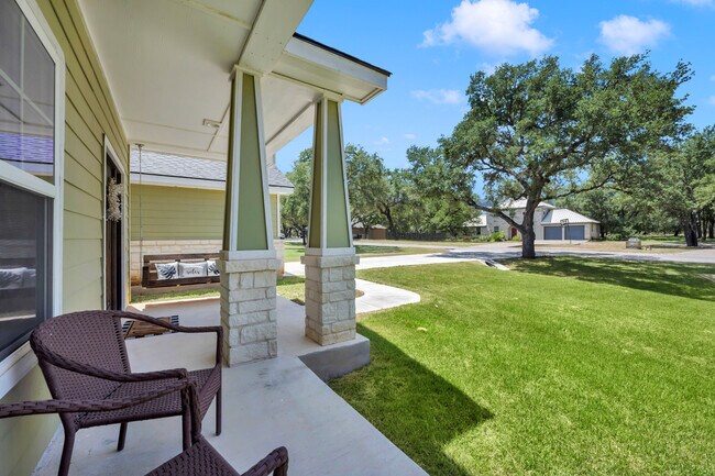 Building Photo - 113 Winding Oak Dr