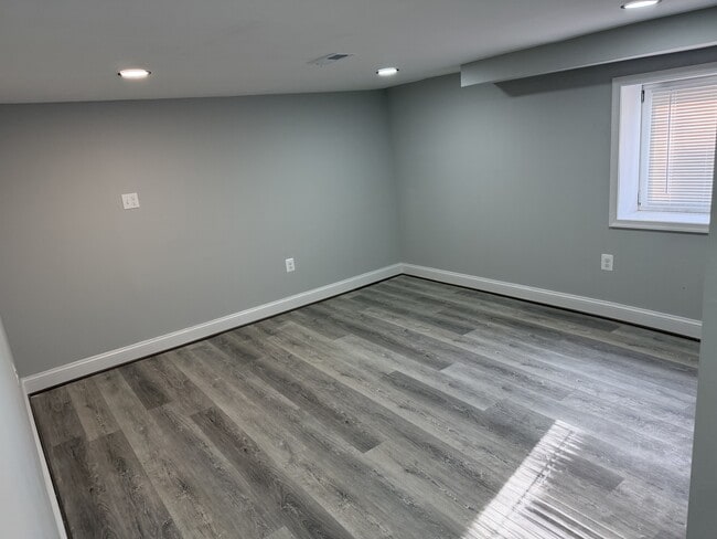 Building Photo - 2001 Boone St