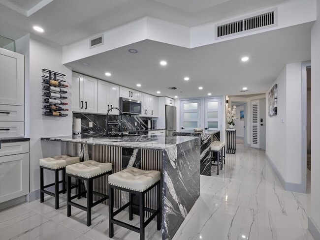 Building Photo - 5051 N Hwy A1A