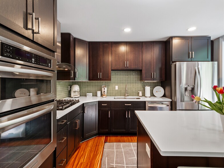 Building Photo - 1471 Lindazzo Ave