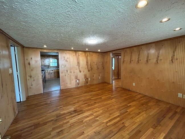 Building Photo - 894 Fish Hatchery Ln