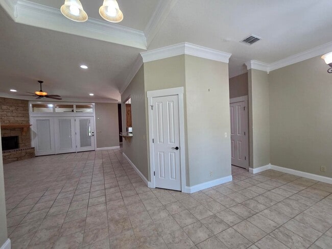 Building Photo - 2150 Hedgestone