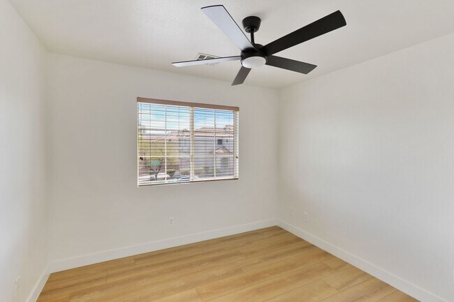 Building Photo - 5870 Lustrous Ct