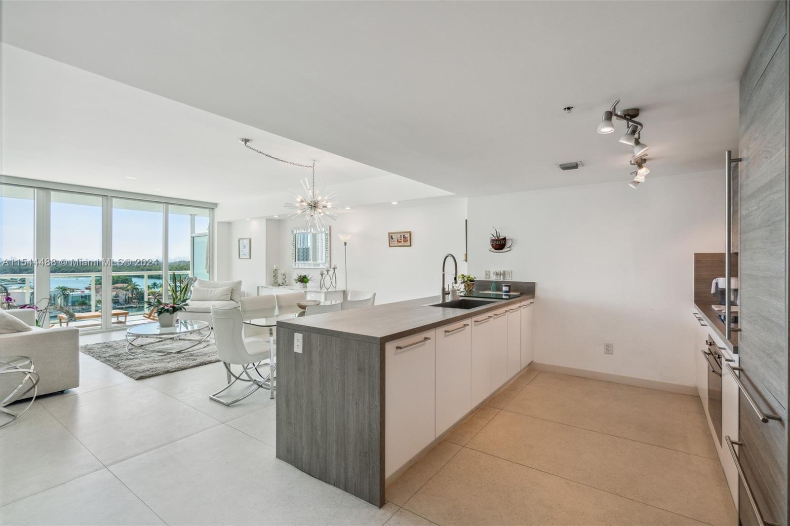 Building Photo - 400 Sunny Isles Blvd