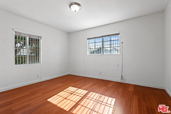 Building Photo - 3421 Walton Ave