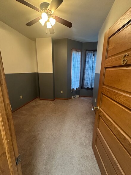 Building Photo - 802 N Van Buren St