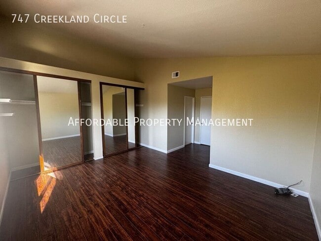 Building Photo - 747 Creekland Cir