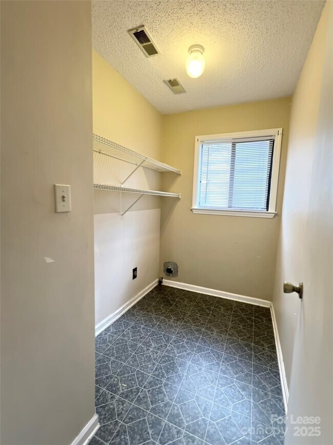 Building Photo - 6924 Long Needles Dr