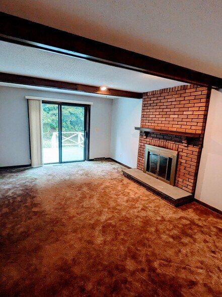 Building Photo - 867 Shaker Rd