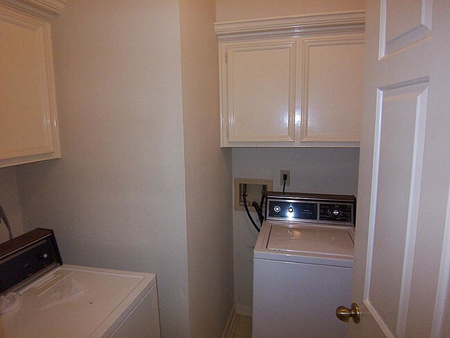 Building Photo - 18075 Partridge Green Dr